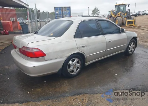 1998 Honda Accord Ex z USA, uszkodzony, nr VIN 1HGCG5651WA101268
